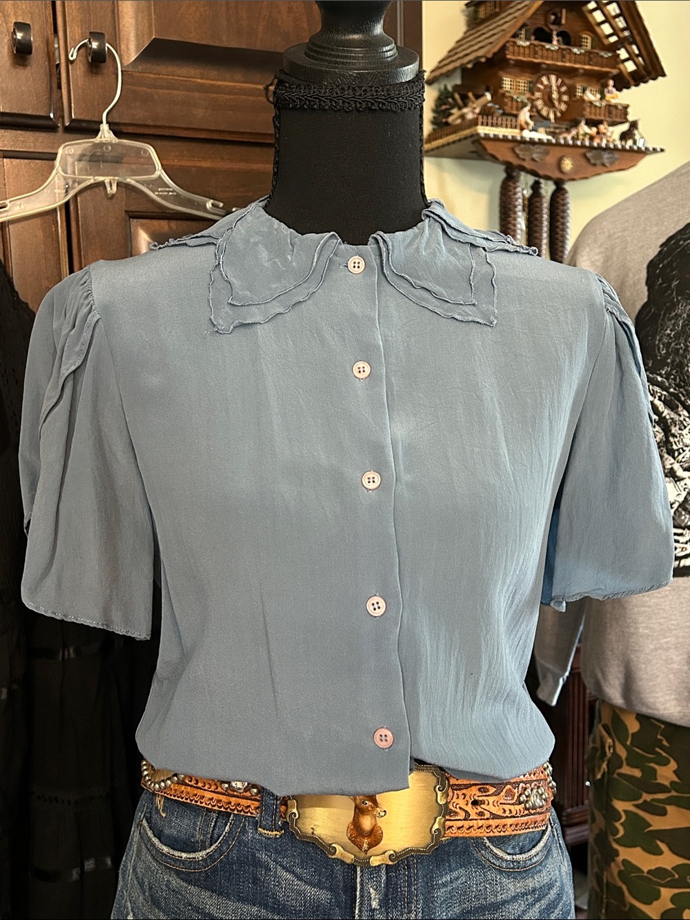 1980’s Haberdasher Sz S 100% Silk Lettuce Collar flutter sleeve button front top
